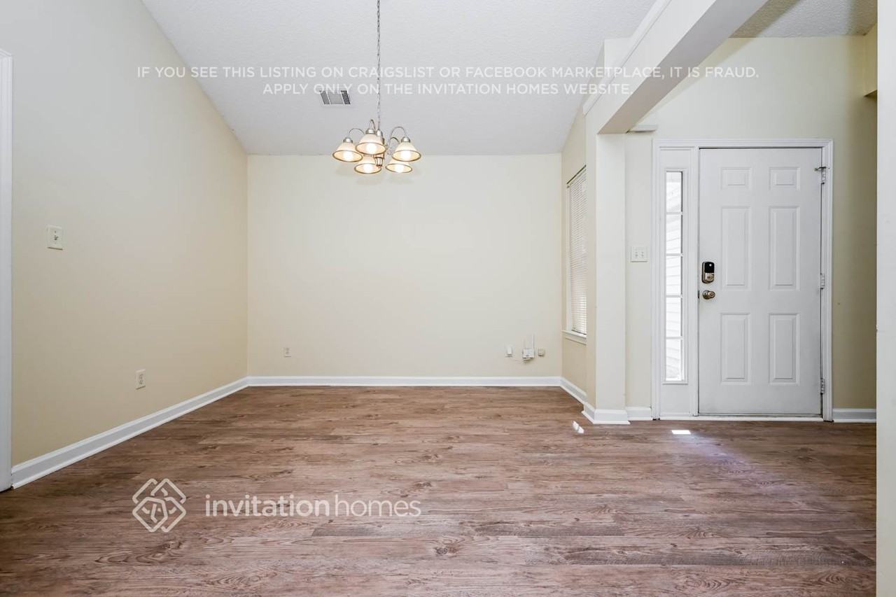 8040 Highland Pkwy - Photo 4 of 17