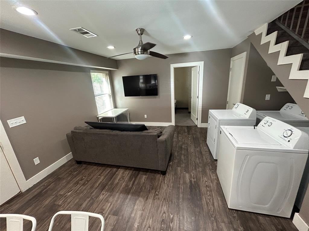 301 E Brockett St - Photo 5 of 14