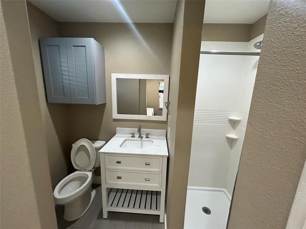 301 E Brockett St - Photo 7 of 14