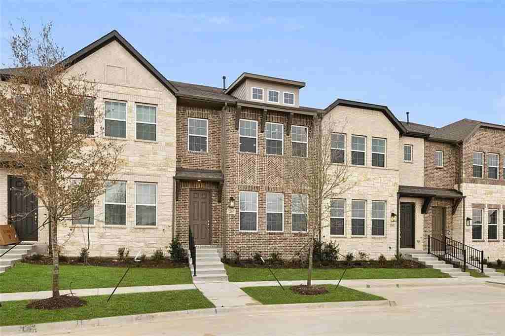 2207 Adena Springs Dr - Photo 2 of 30