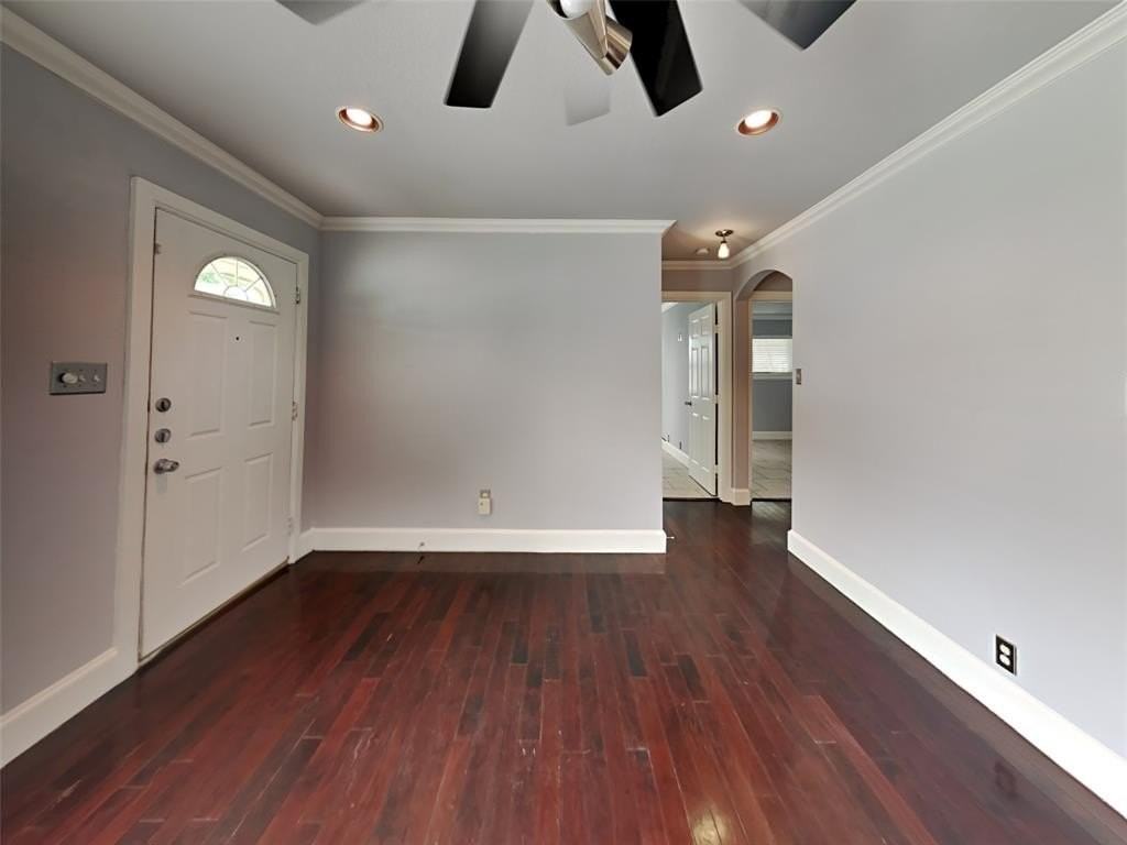 2320 Cass St - Photo 3 of 10