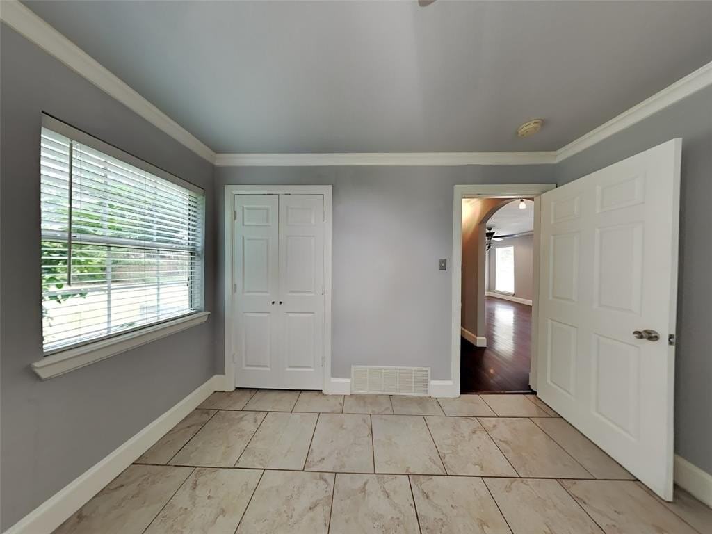 2320 Cass St - Photo 7 of 10