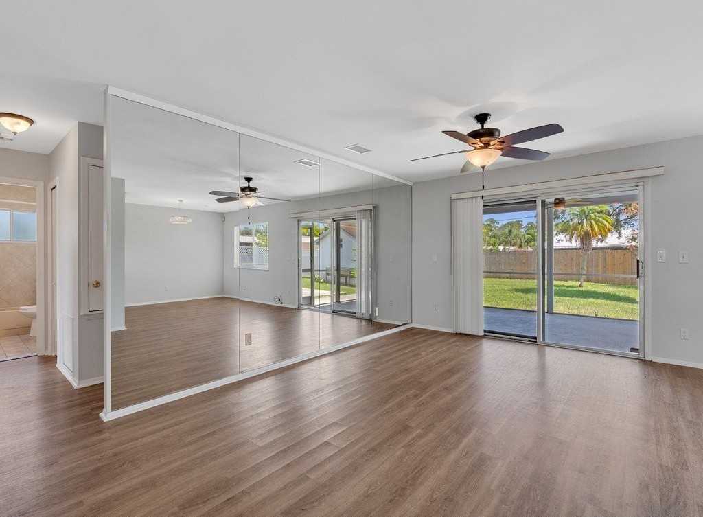 611 23rd Place Southwest - Photo 5 of 36