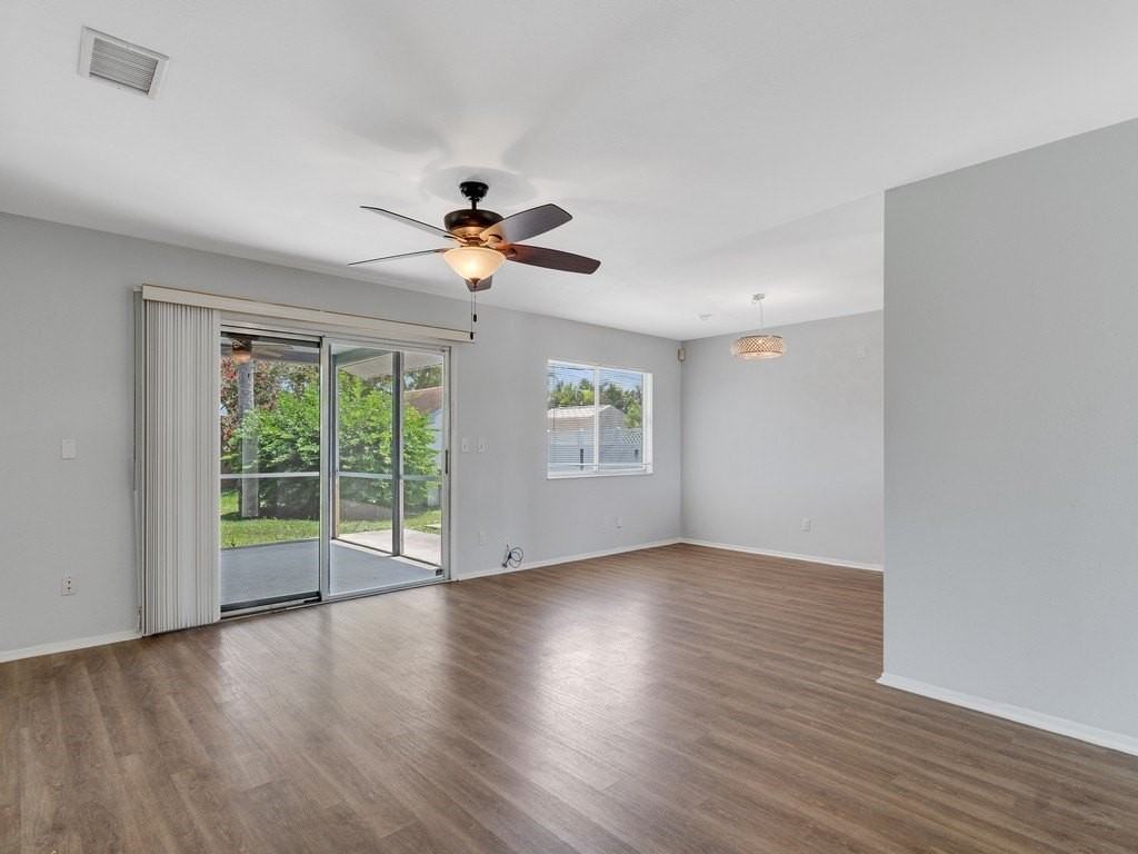 611 23rd Place Southwest - Photo 6 of 36