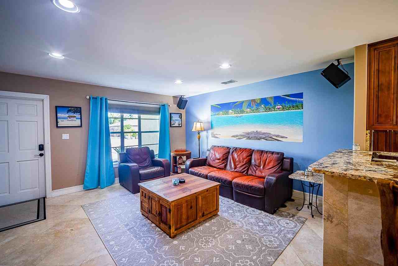 5512 Southeast Nassau Terrace - Photo 7 of 24