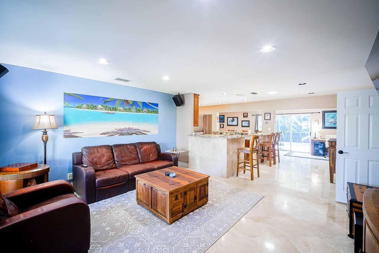 5512 Southeast Nassau Terrace - Photo 5 of 24