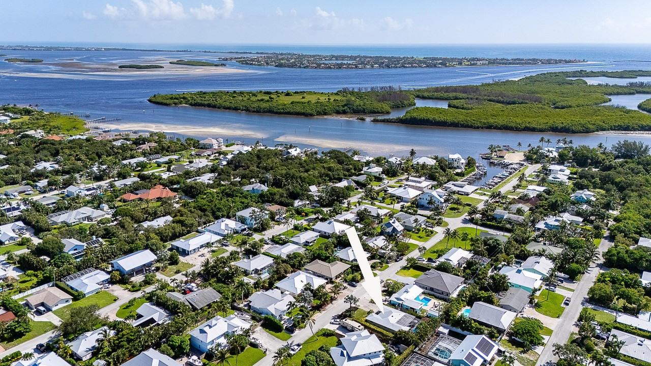 5512 Southeast Nassau Terrace - Photo 3 of 24