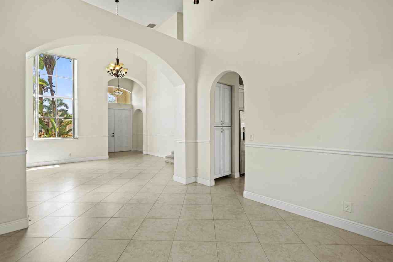 5919 Walnut Park Ln - Photo 4 of 47