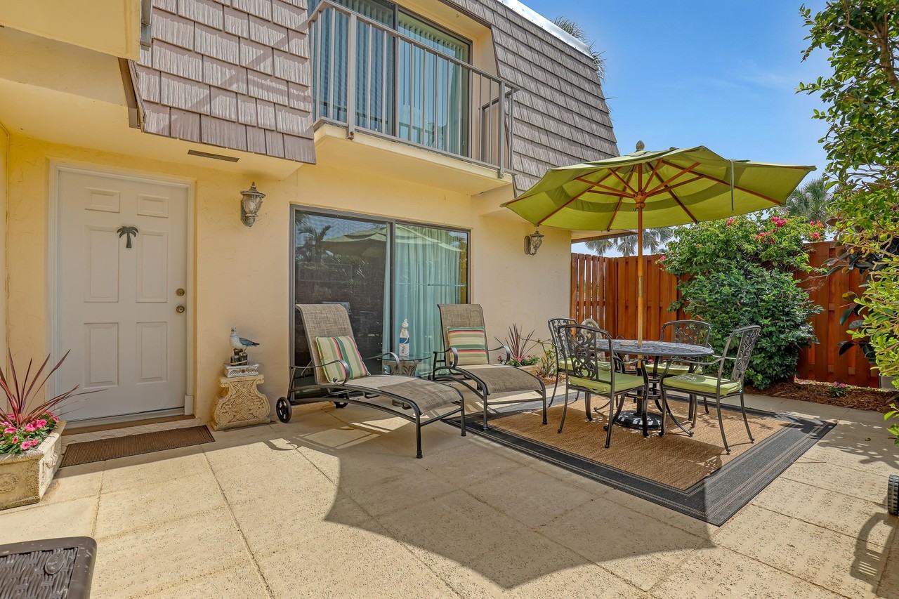 131 Ocean Cove Dr - Photo 3 of 30