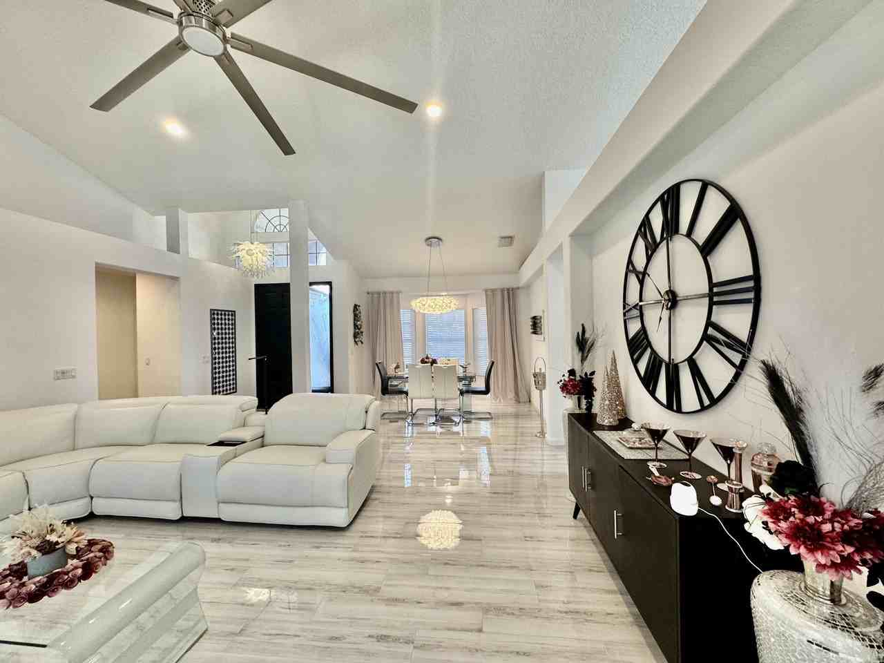 8561 Lawson Cir - Photo 6 of 50