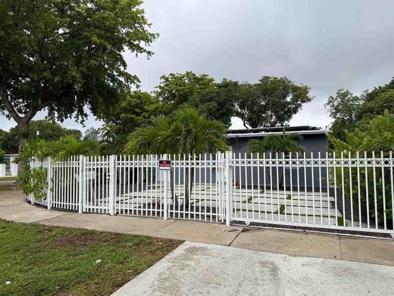 Nw 122nd St - Photo 2 of 8