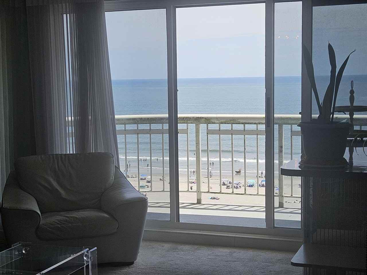 3101 Boardwalk - Photo 4 of 50