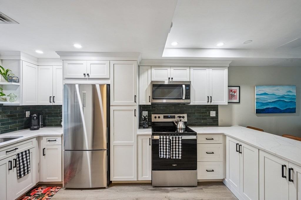 330 Sterling St - Photo 3 of 27