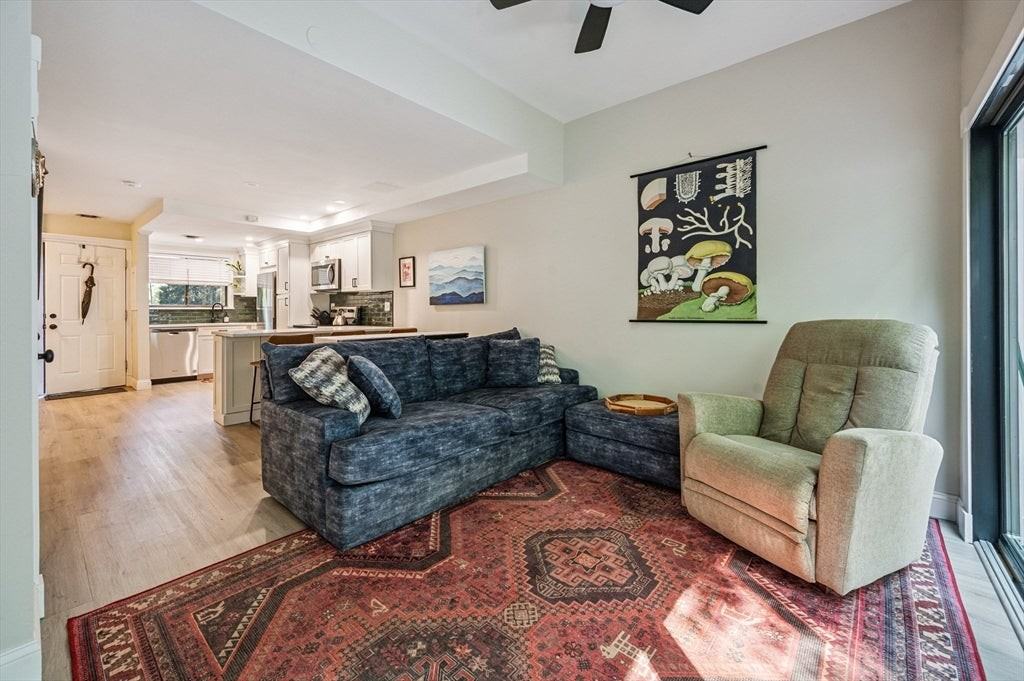 330 Sterling St - Photo 6 of 27