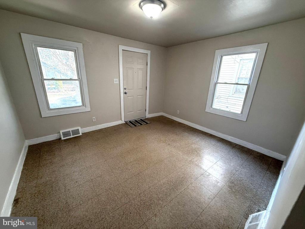 144 Walnut St ##A - Photo 3 of 8