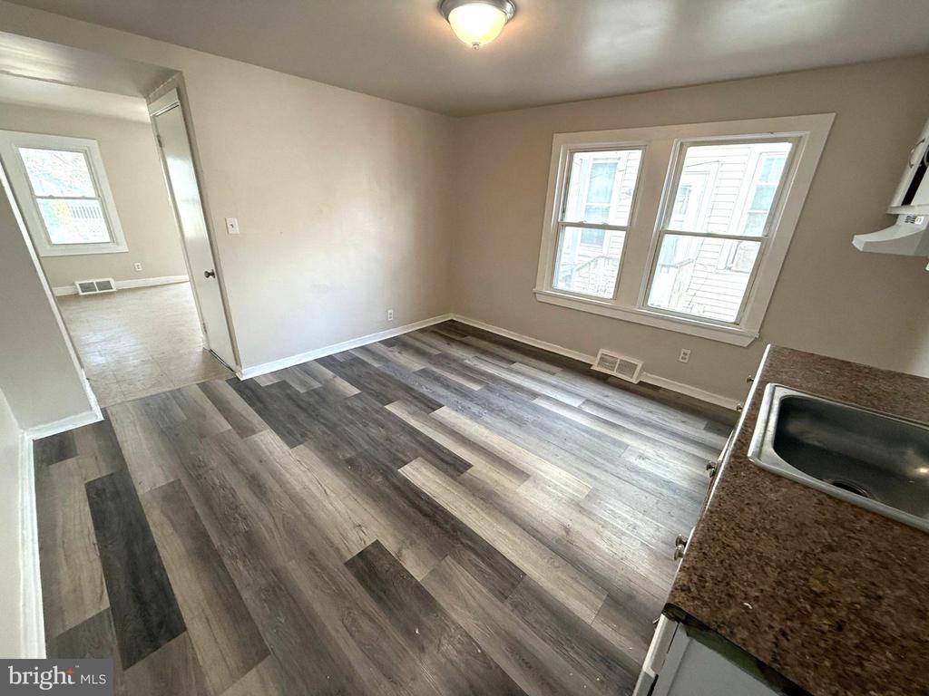 144 Walnut St ##A - Photo 5 of 8