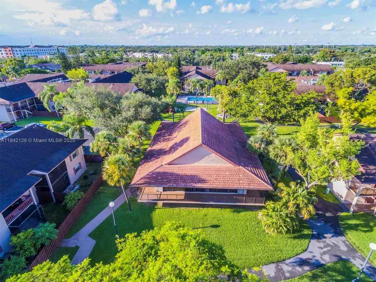 11235 N Kendall Dr Apt E107 - Photo 2 of 8