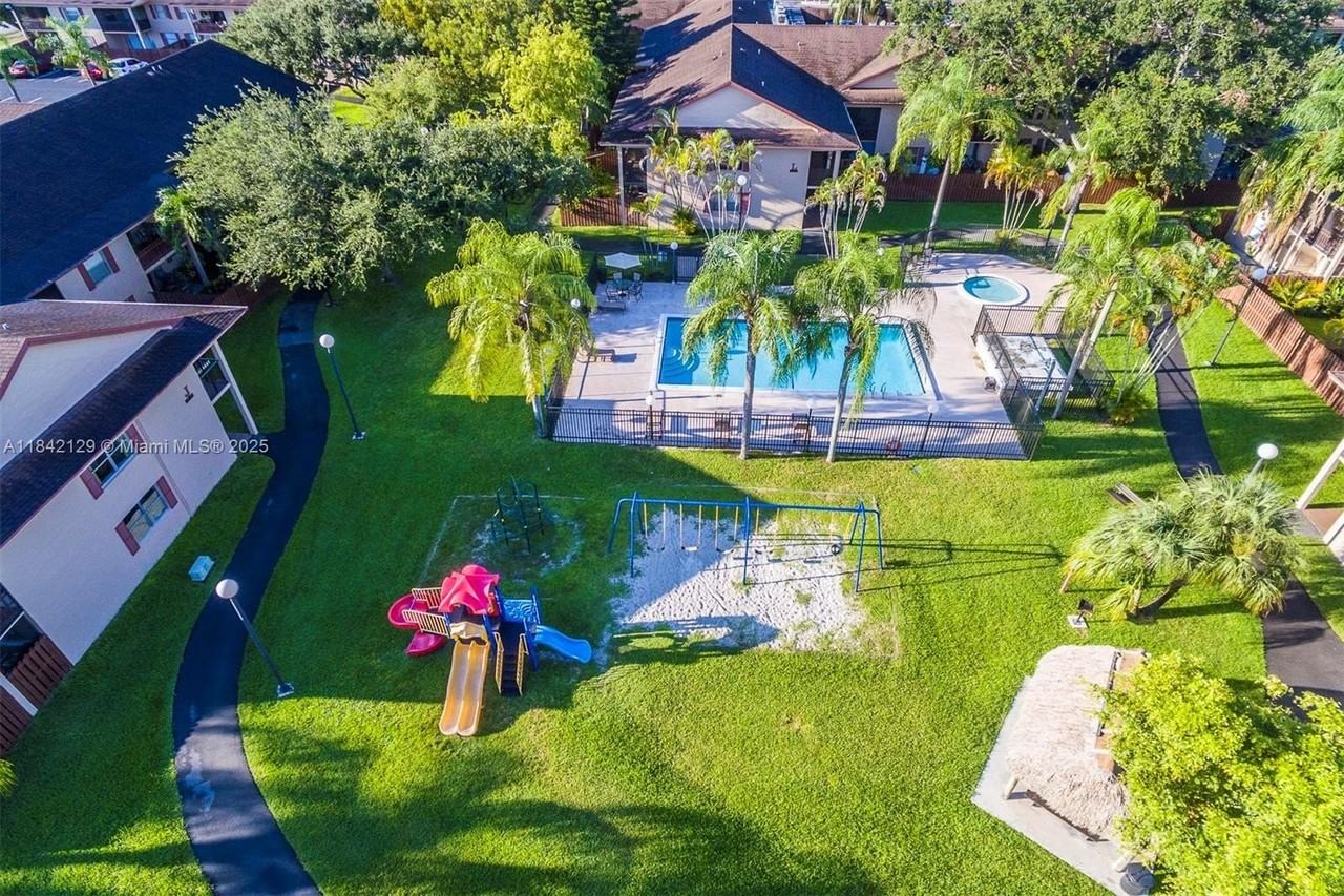 11235 N Kendall Dr Apt E107 - Photo 3 of 8