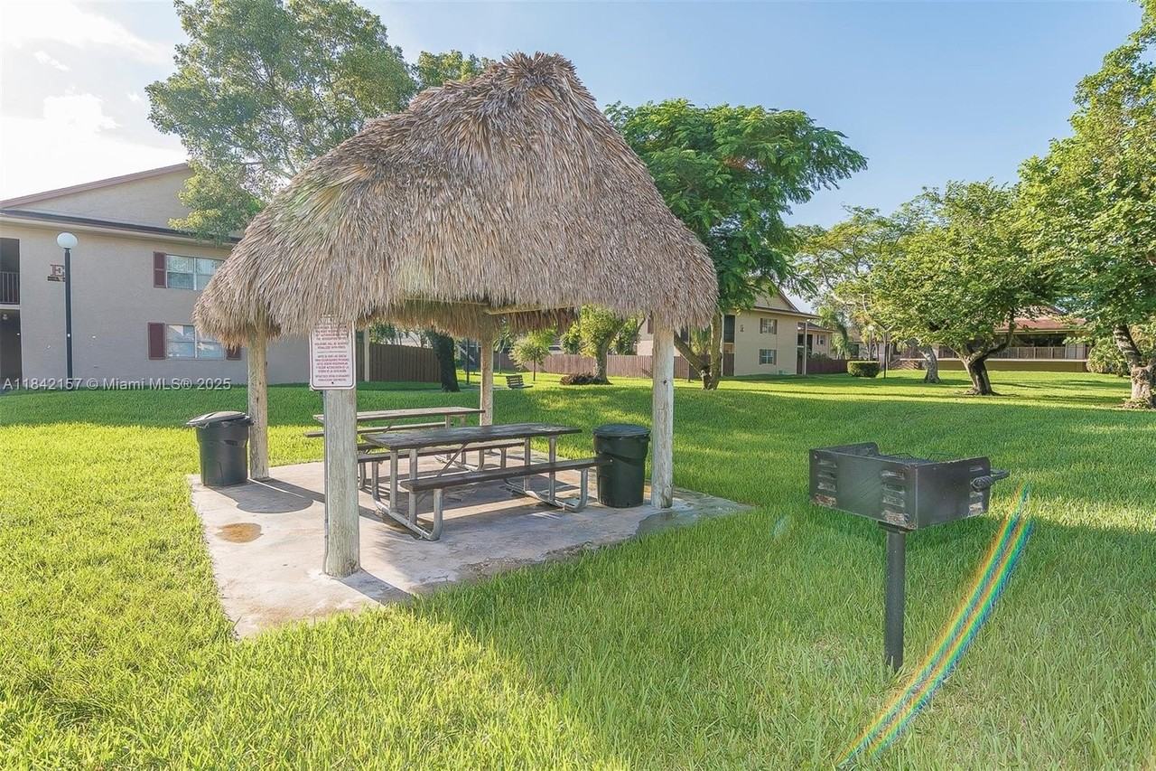 11209 Southwest 88th Street - Photo 5 of 8