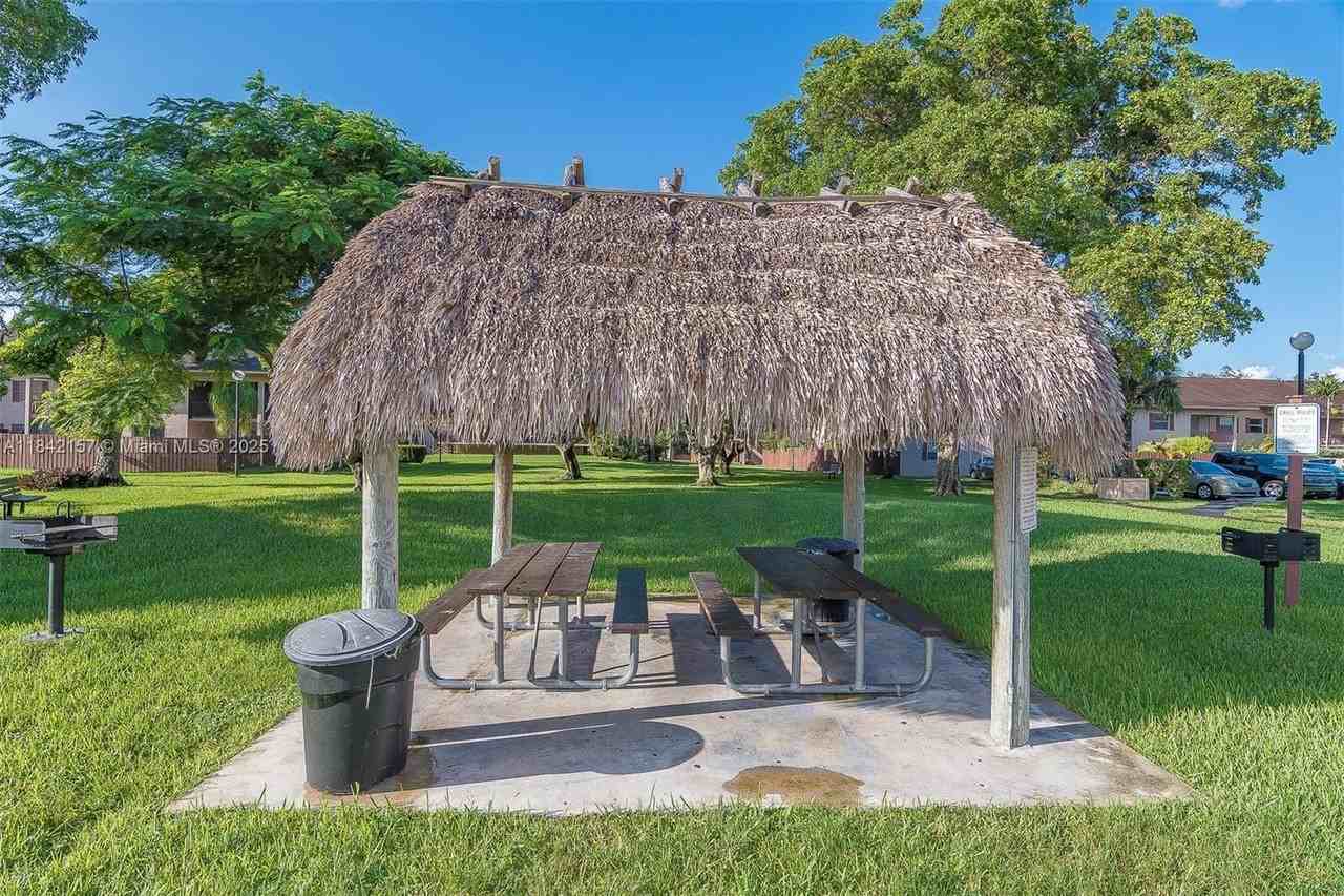 11209 Southwest 88th Street - Photo 6 of 8