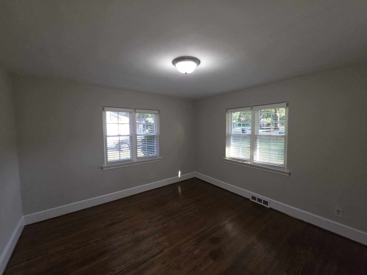 4134 Sheridan Dr - Photo 6 of 10