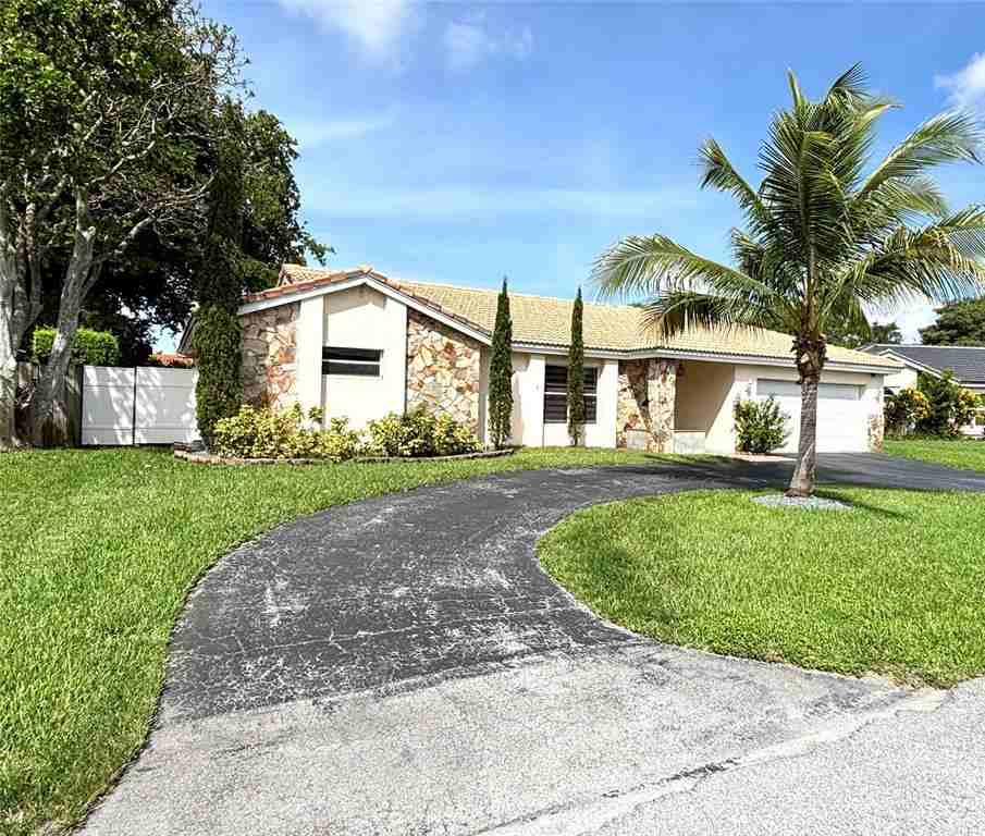 6421 Crossbow Ct - Photo 2 of 8