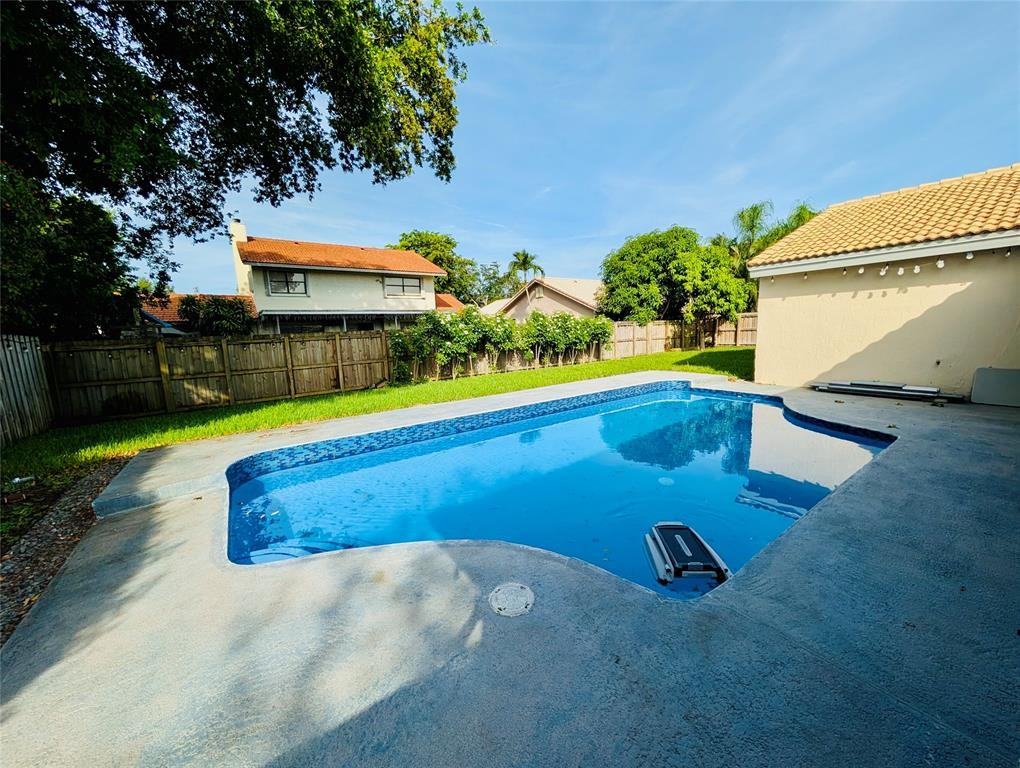 6421 Crossbow Ct - Photo 3 of 8