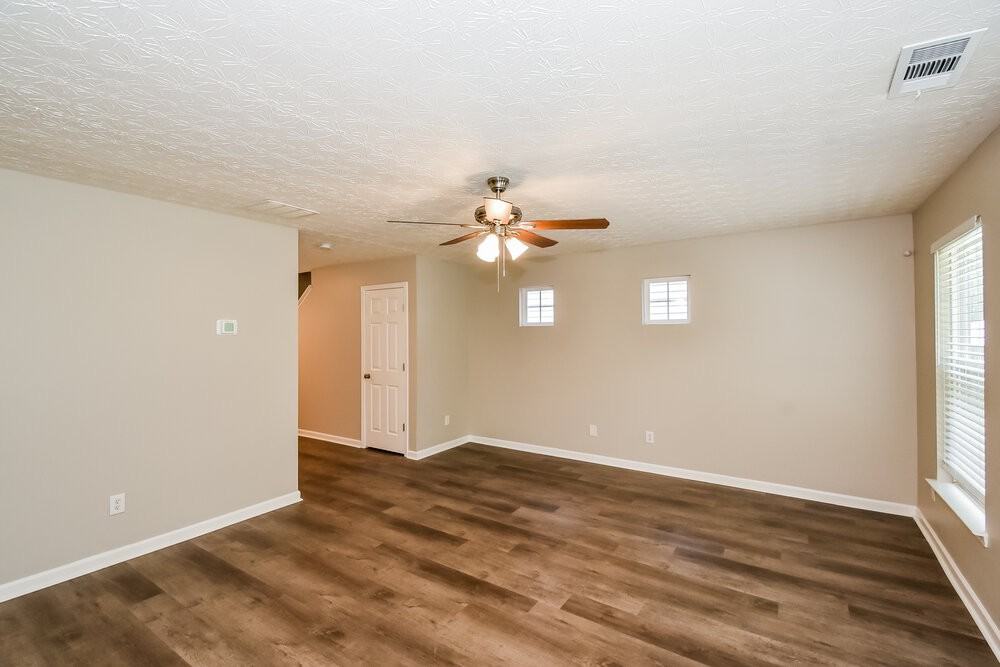 239 Topaz Dr - Photo 4 of 15