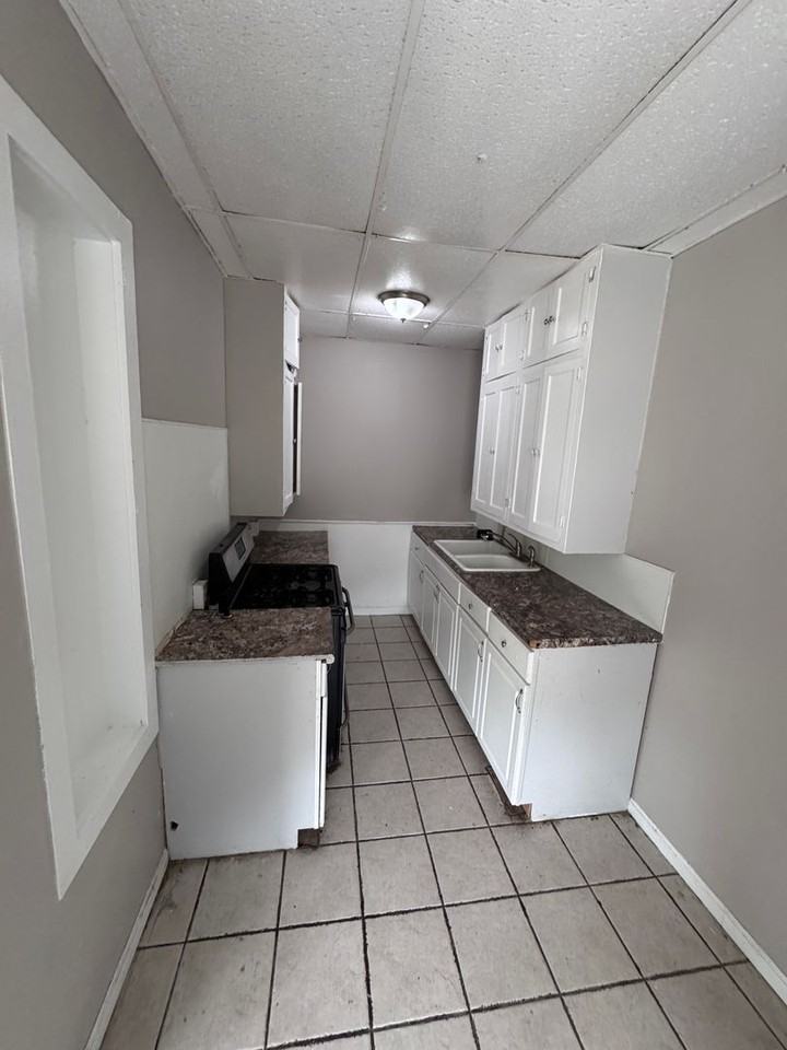 Plains - Pierce Place Studios - Photo 7 of 12