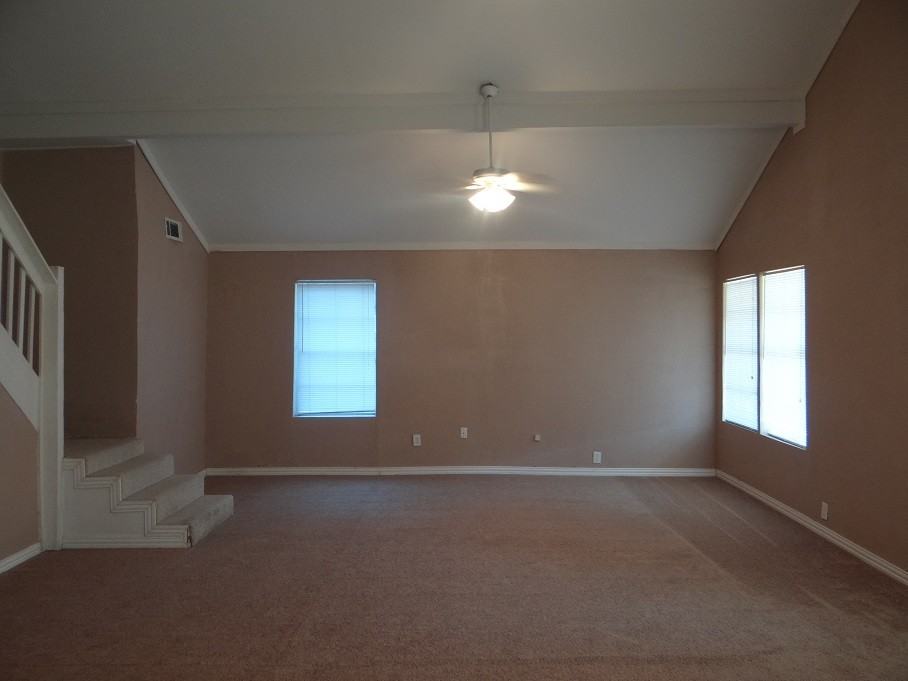 608 11th St - Photo 2 of 12