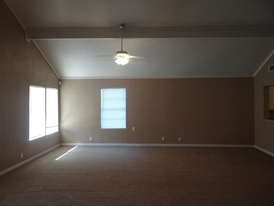 608 11th St - Photo 3 of 12