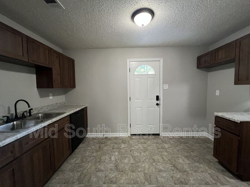 3654 Mcduff Ave - Photo 3 of 8