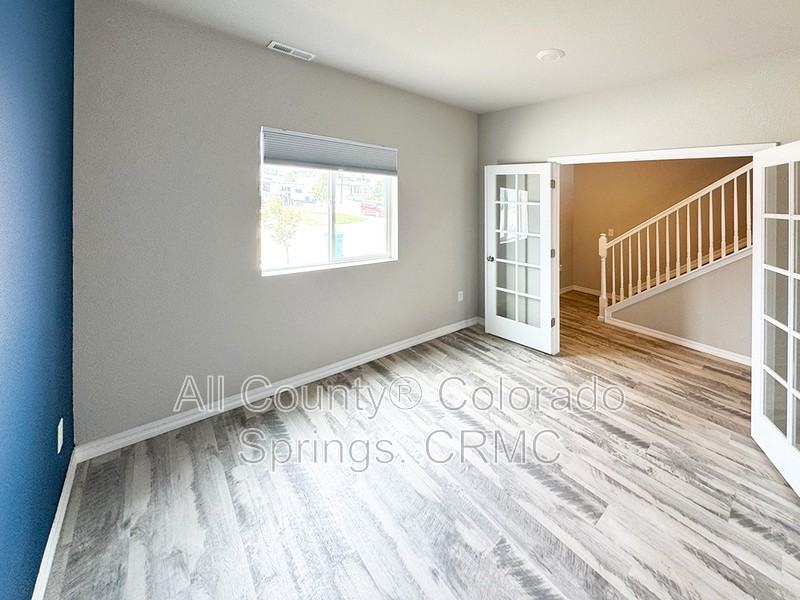 5975 Mumford Dr - Photo 4 of 30
