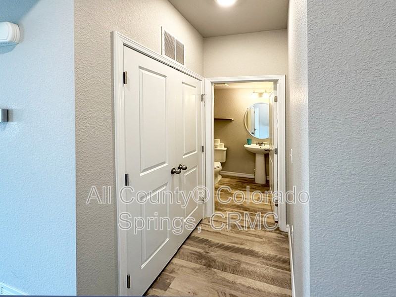 5975 Mumford Dr - Photo 5 of 30