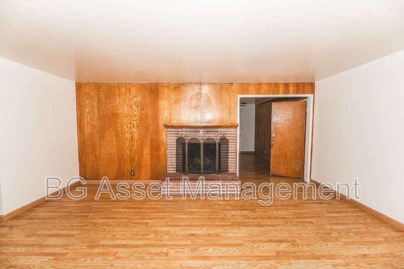 1011 Manor Rd - Photo 2 of 24