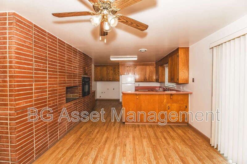 1011 Manor Rd - Photo 3 of 24