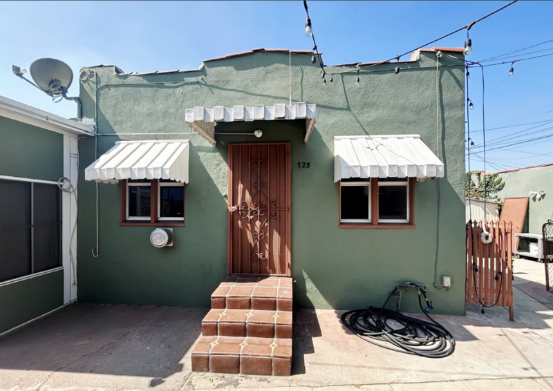 725 E 81st St - Photo 2 of 14