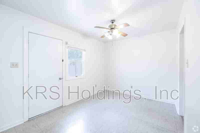 200 Albatross St #200 - Photo 3 of 14