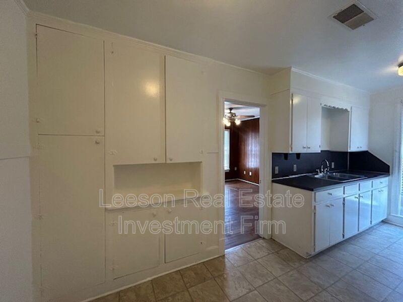 3429 Beverly Pl - Photo 7 of 13