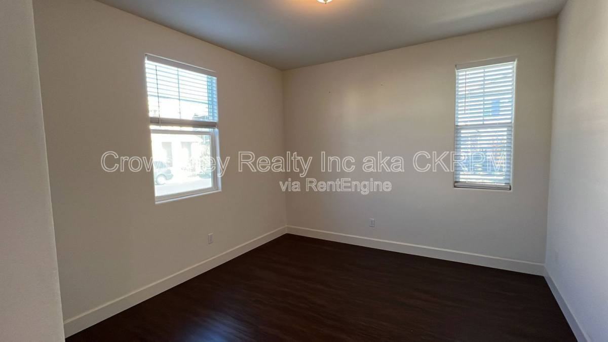 448 E Albertina Ave - Photo 3 of 10