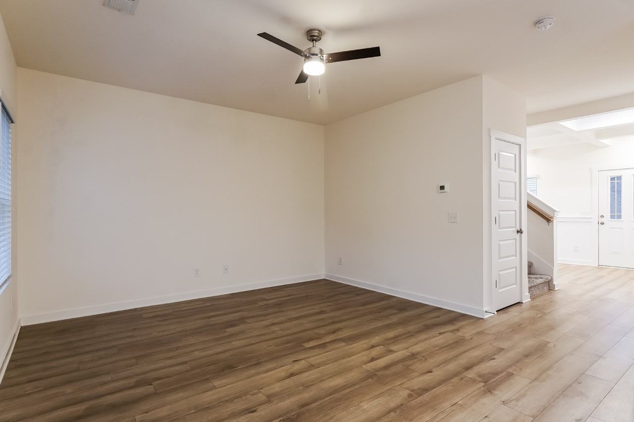 5562 Bridle Way - Photo 3 of 20