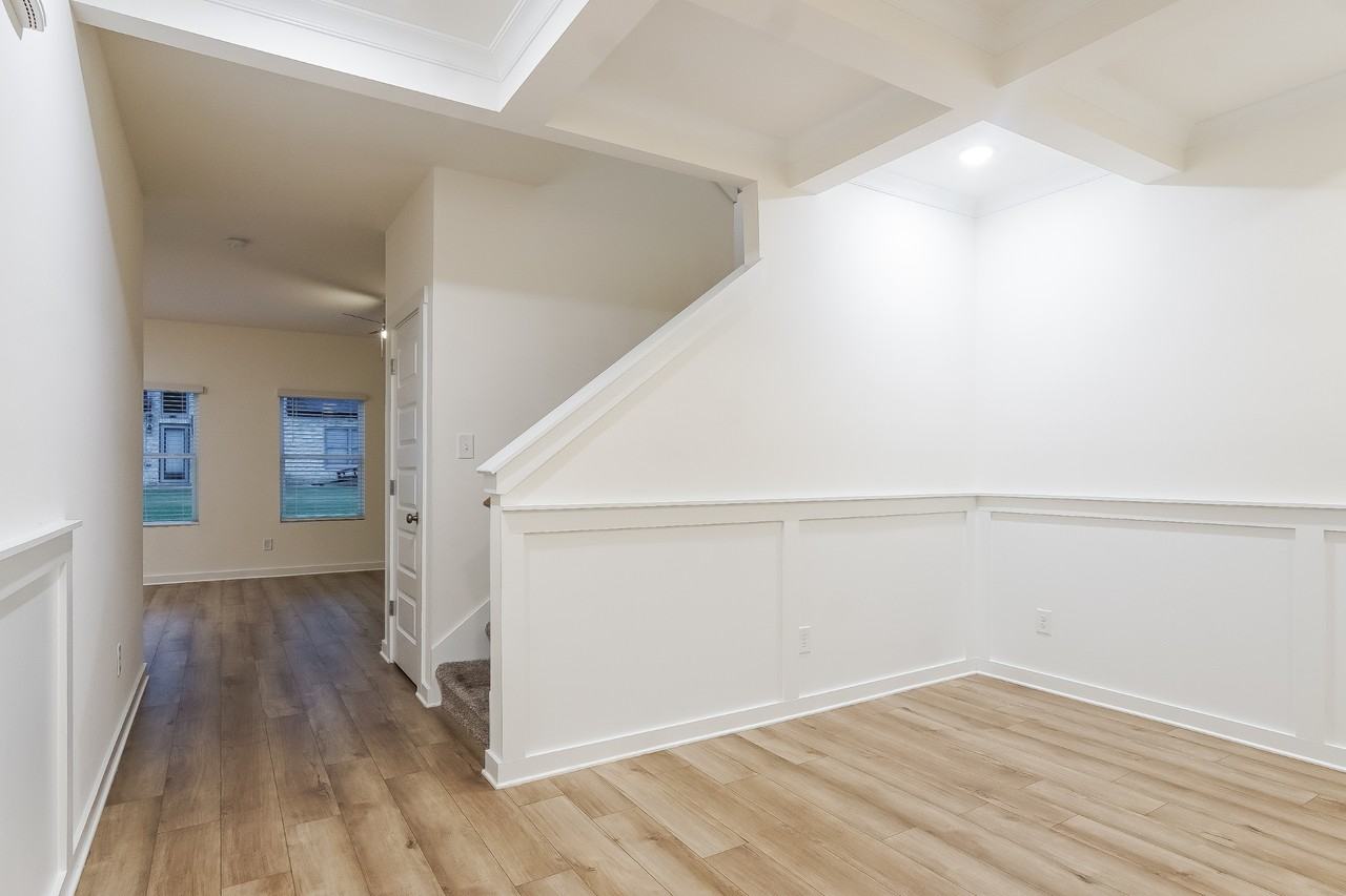 5562 Bridle Way - Photo 5 of 20