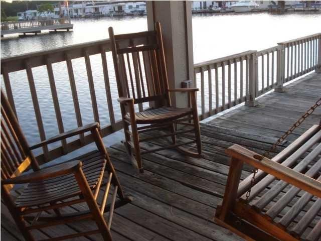 30 Breakers Ln - Photo 3 of 15