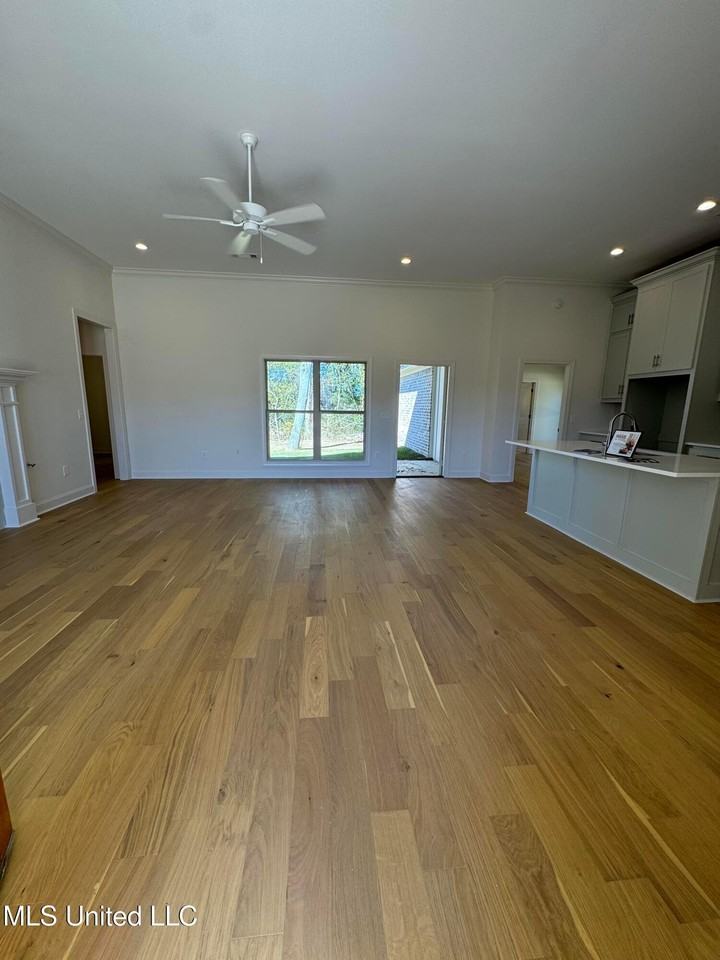 412 Butternut Dr - Photo 2 of 13