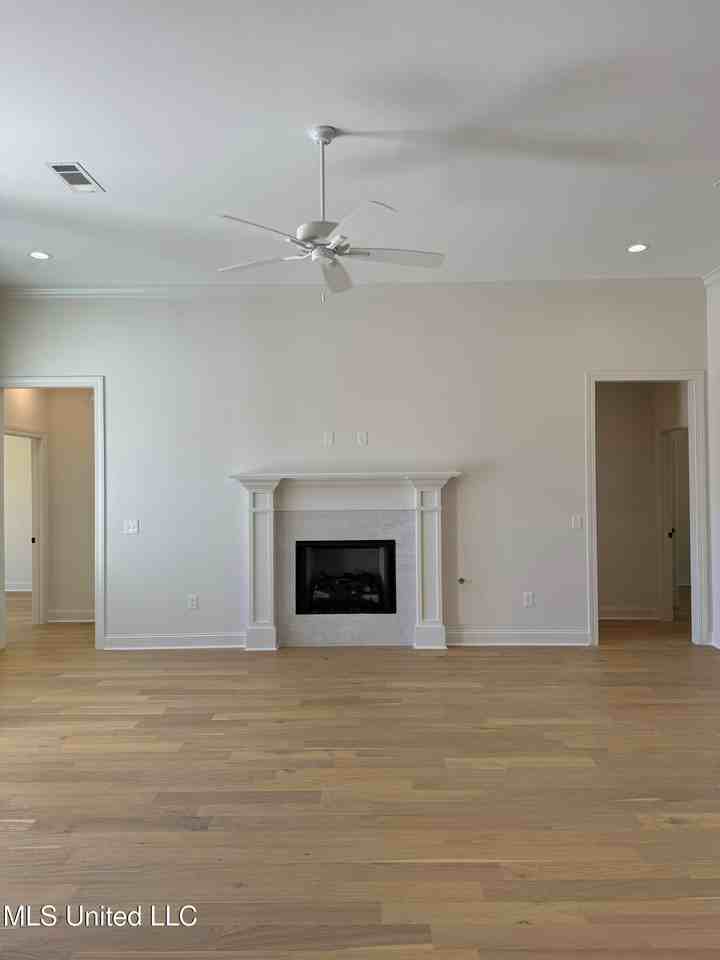 412 Butternut Dr - Photo 3 of 13