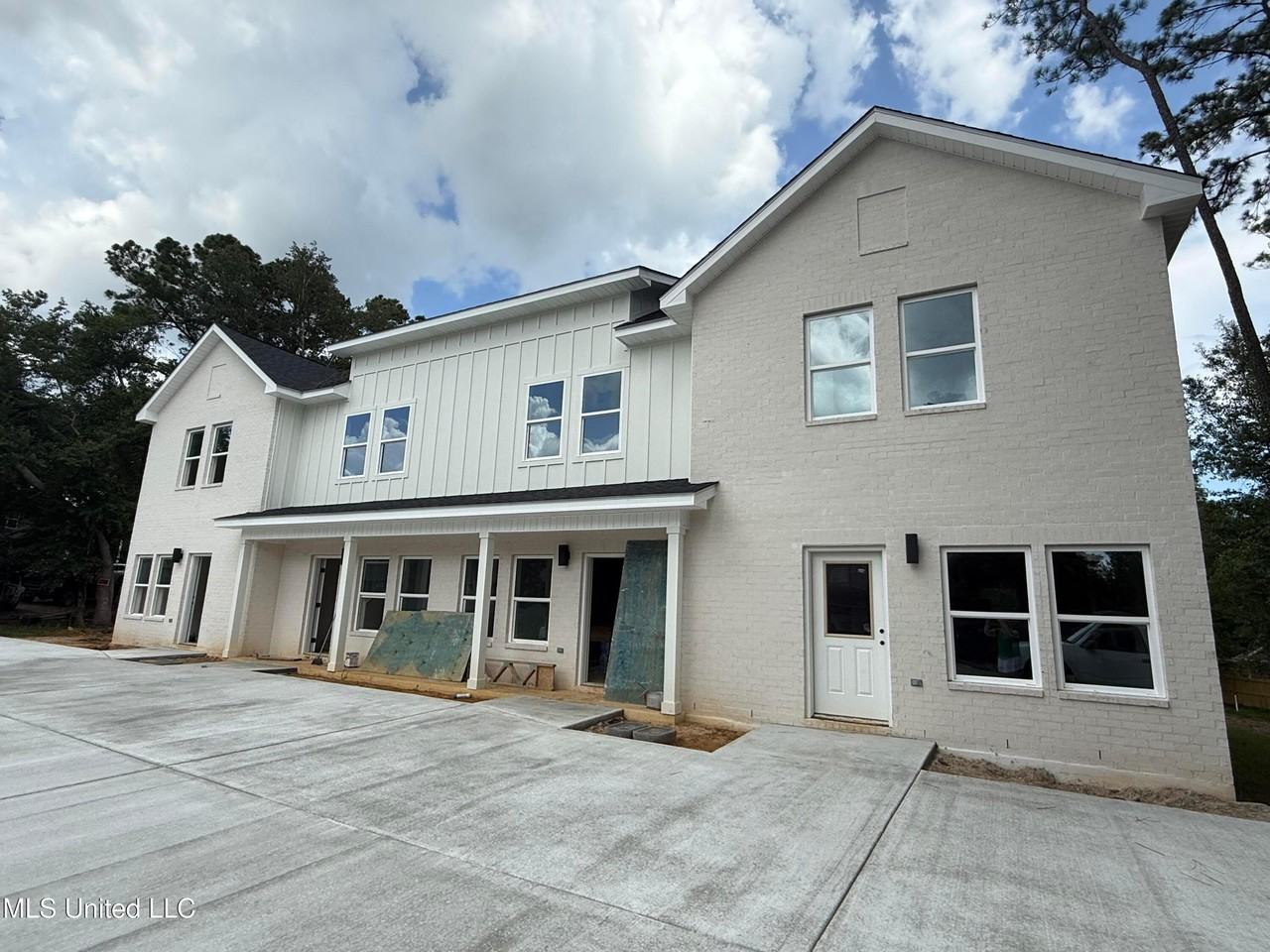 Highpoint Dr - Photo 2 of 20