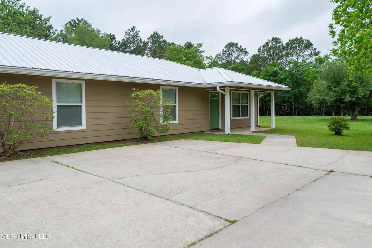 22407 Freddie Frank Rd - Photo 3 of 17