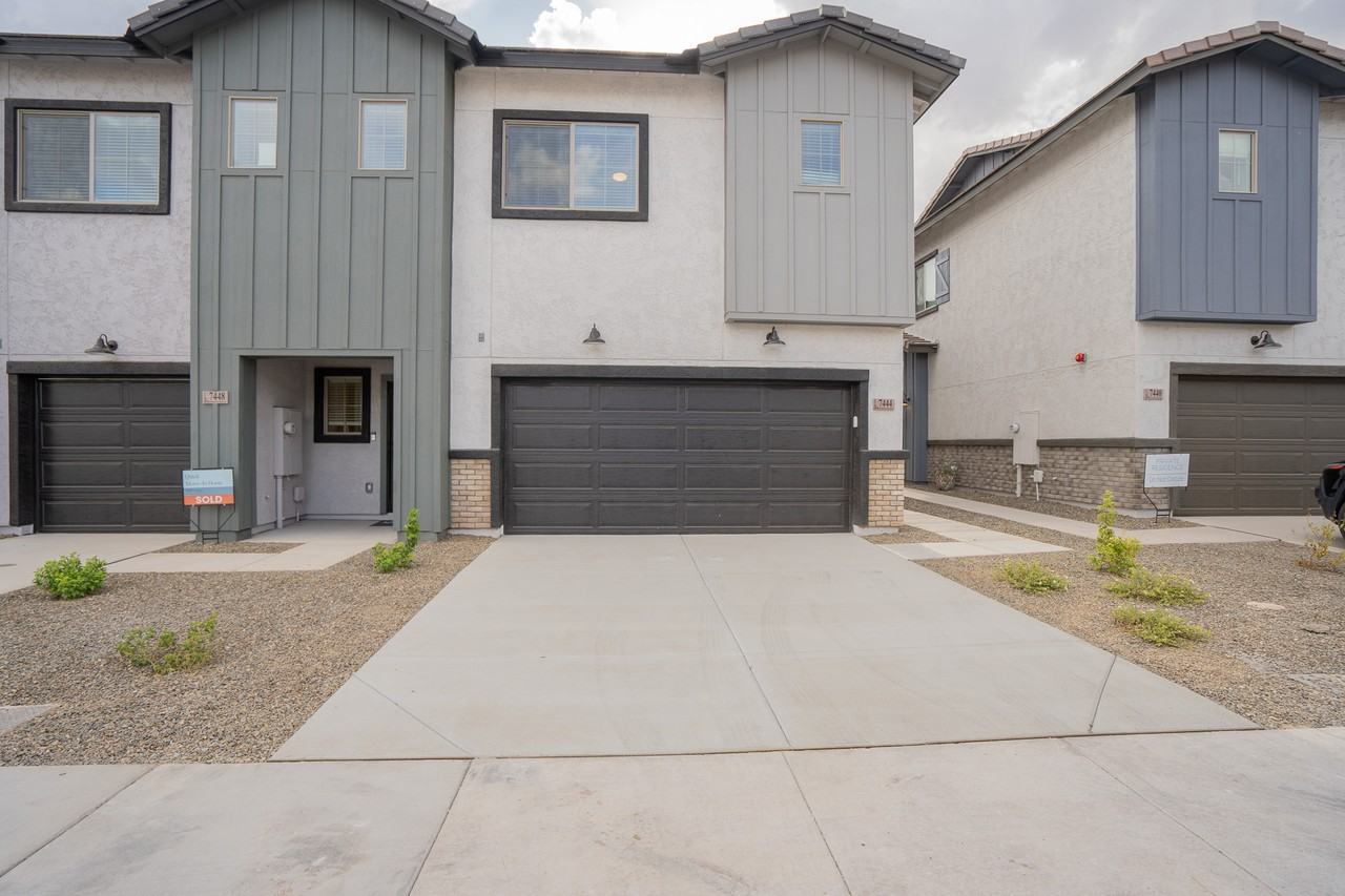 7444 S 75th Ln - Photo 2 of 33