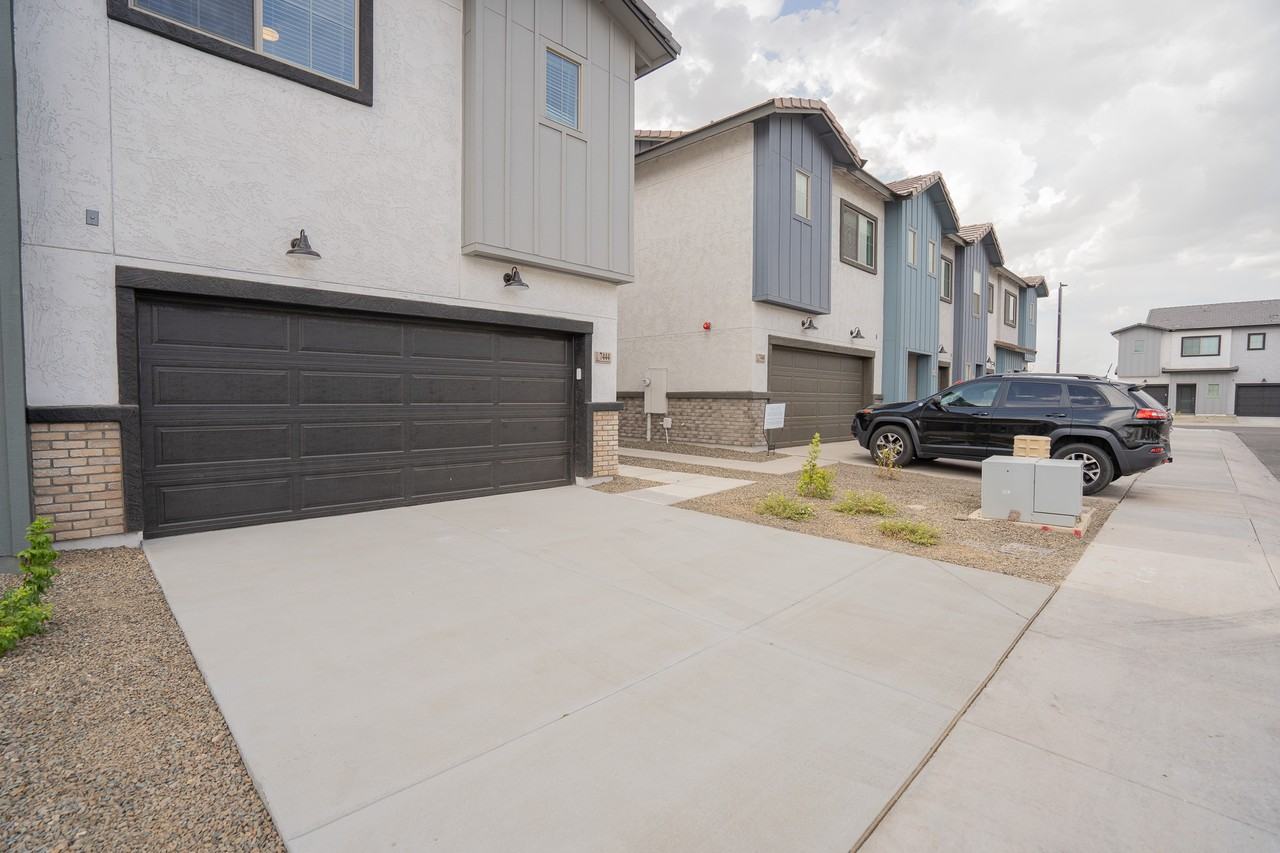 7444 S 75th Ln - Photo 3 of 33