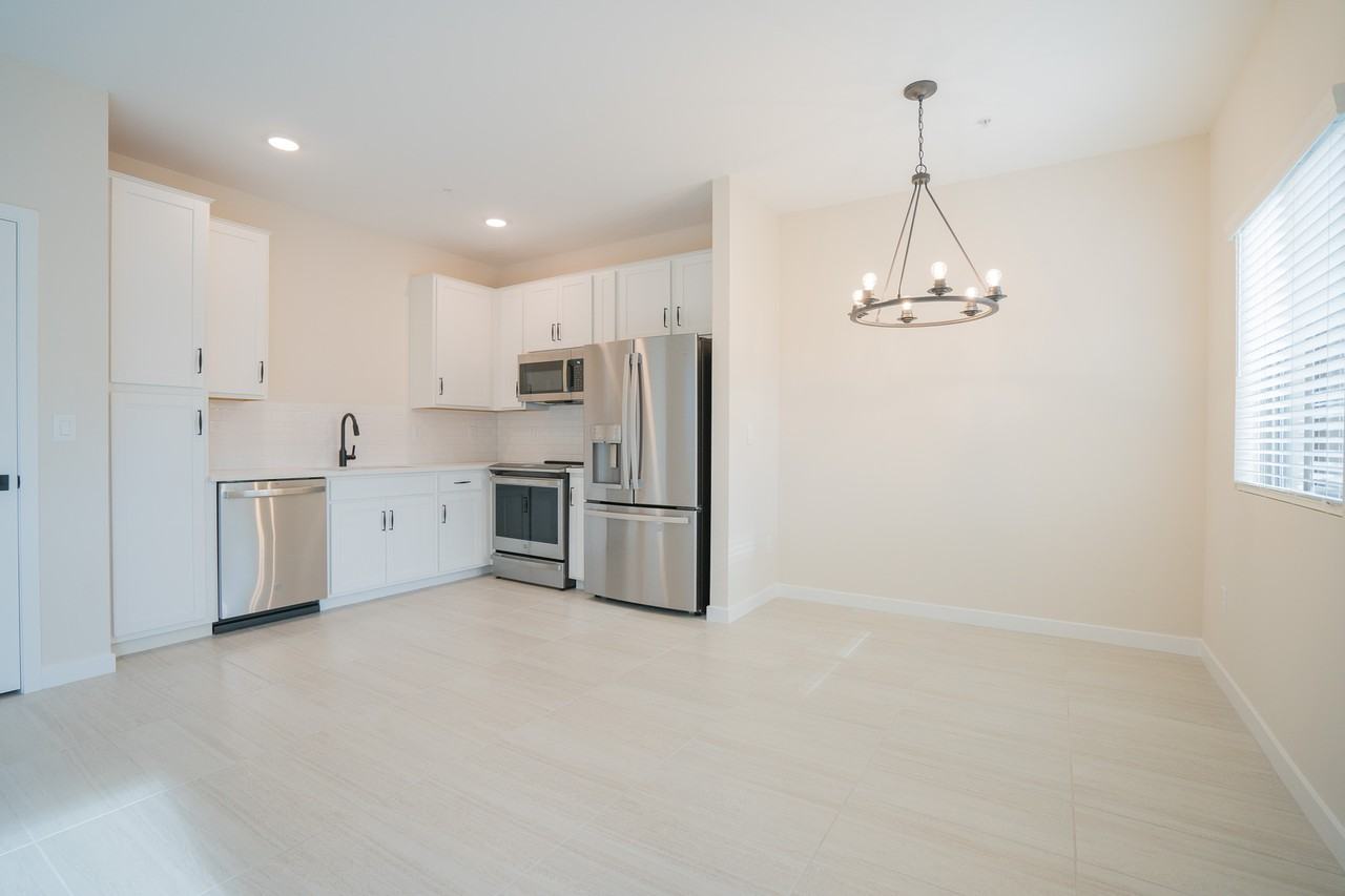 7444 S 75th Ln - Photo 4 of 33